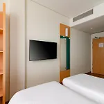 Ibis Centre 3*