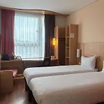Ibis Centre Hotel 3*
