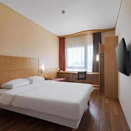Ibis Centre 3*