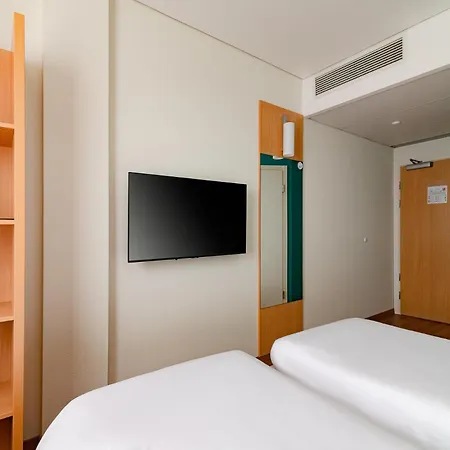 Ibis Centre 3*