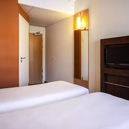 Hotel Ibis Centre 3*