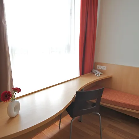 Ibis Centre Hotel 3*