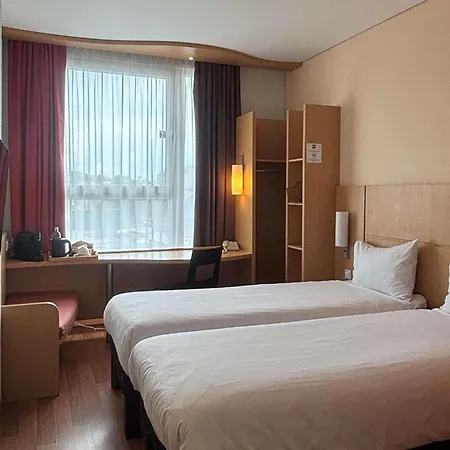 Ibis Centre Hotel 3*