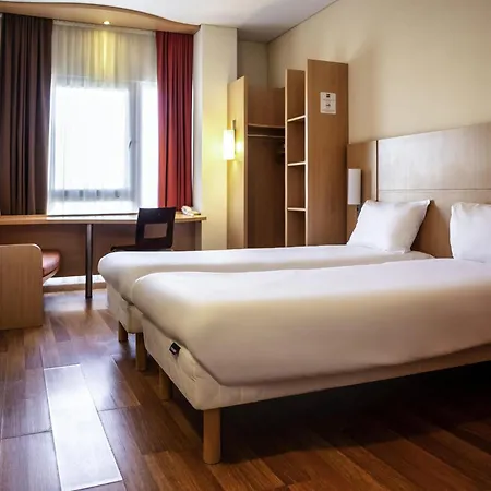 Hotel Ibis Centre 3*