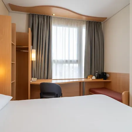 Hotel Ibis Centre 3*