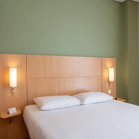 Ibis Centre Hotel 3*