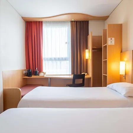 Ibis Centre Hotel 3*