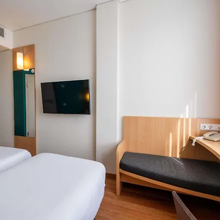 Ibis Centre 3*